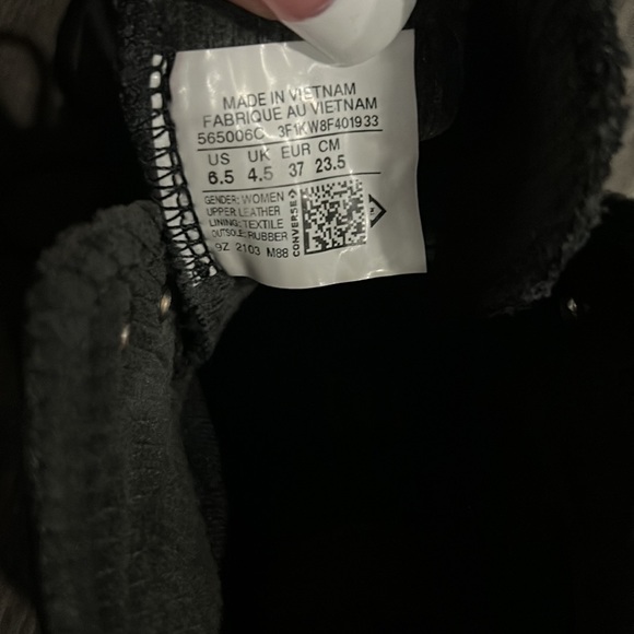 SPECIAL EDITION BLACK LEATHER CONVERSE SHOES. Size 6 1/2. - Picture 10 of 11